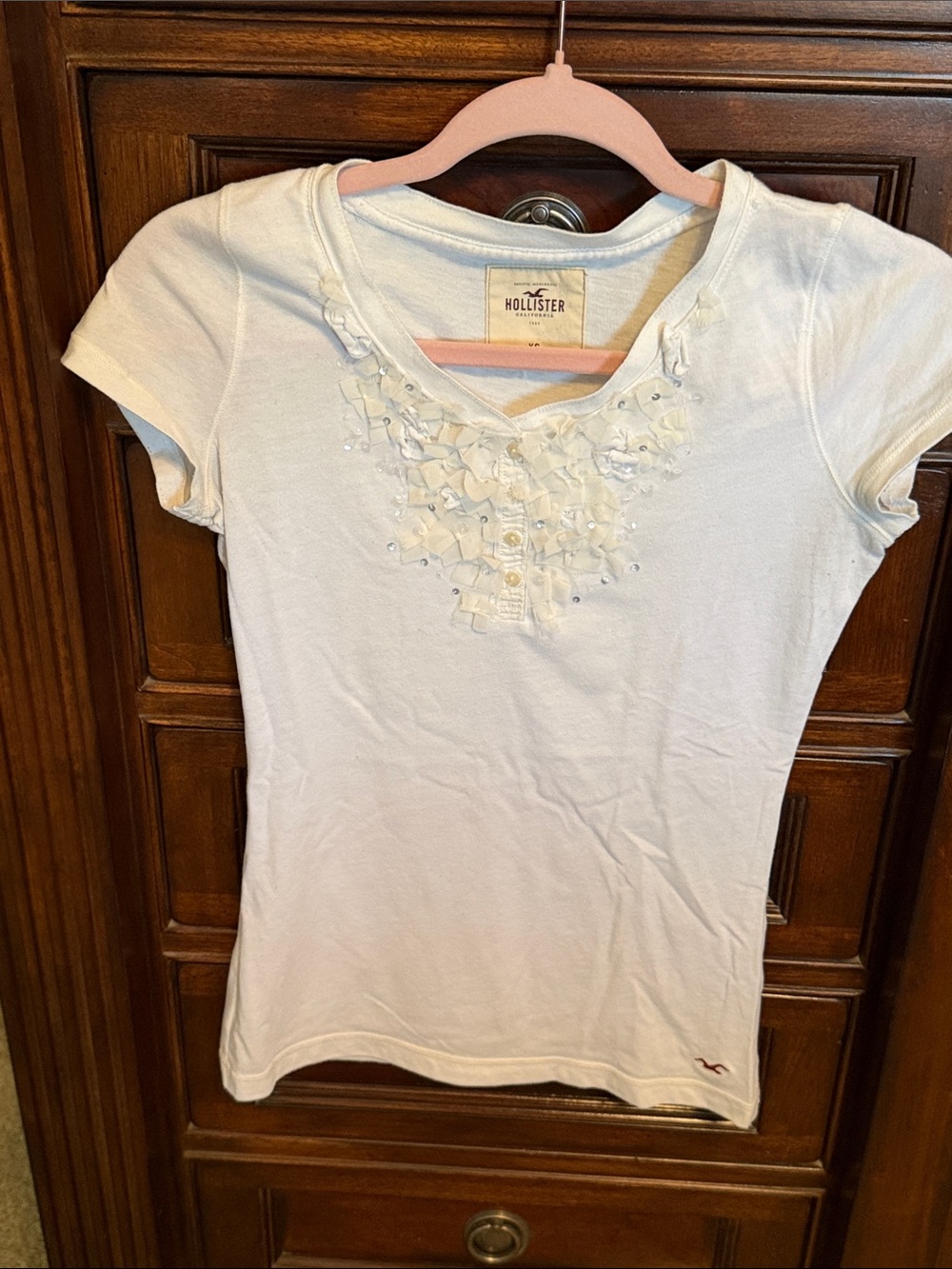 Hollister Women's White Short-Sleeve V-Neck Tee with Ruffle & Bead Detail